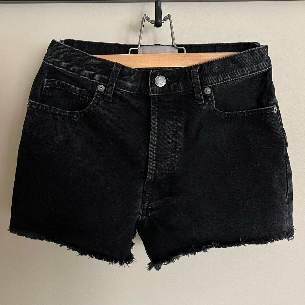 Everlane: The Cheeky Short Size. Size 25.
